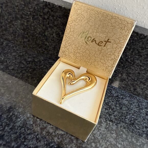 VTG Monet Puffy Heart Brooch Pin Signed Gold Tone Retro Romantic With Box 2.5” - Picture 2 of 7